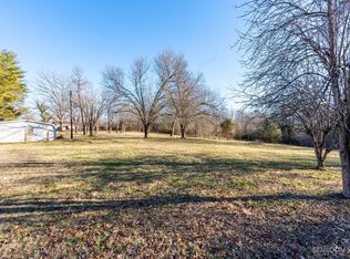 215 Cape Hickory Rd, Hickory, NC 28601