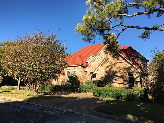 2nd image of 2401 Autumn Oaks Trl
