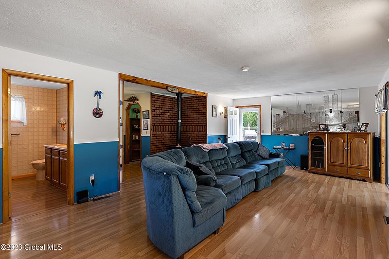 5th image of 124 Bradt Road