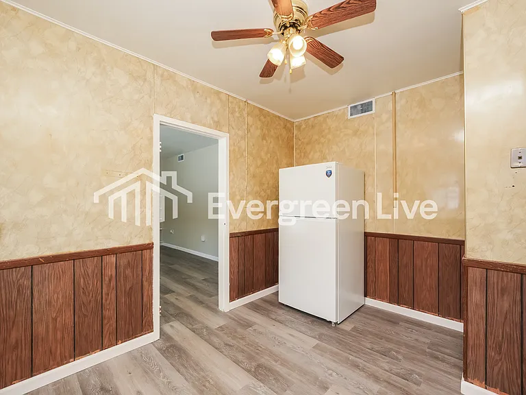 314 Merriman Rd — Photo 4