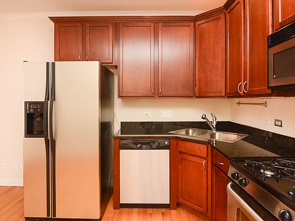 3rd image of 3246 N Clifton Ave APT 3E