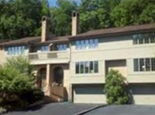 2880 Parkview Cir, Emmaus, PA 18049