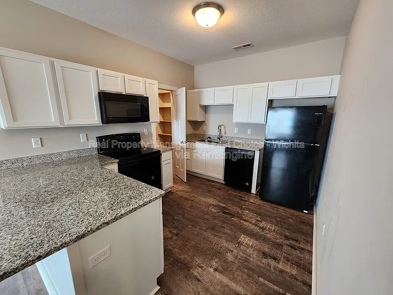 8164 E 34th Ct S — Photo 5