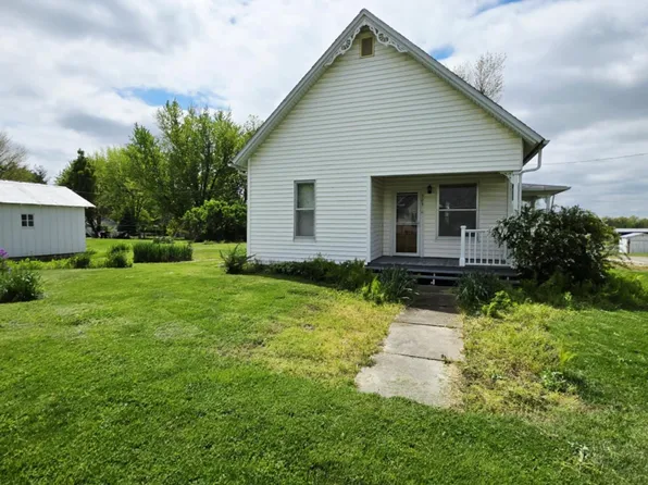 303 S Hedrick St, Loraine, IL 62349