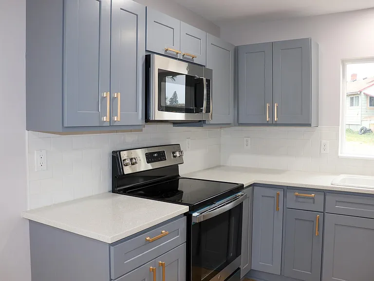 105 W 1st Ave — Photo 2