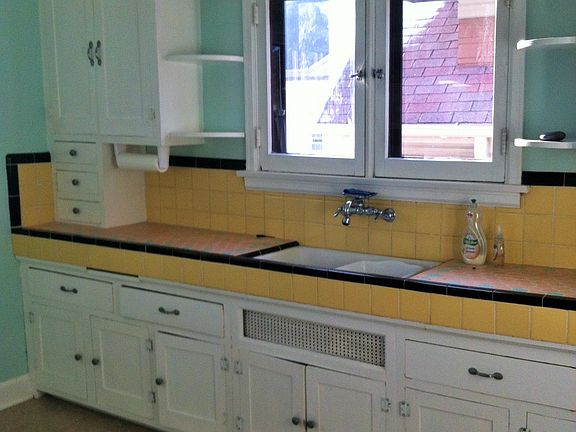 Eat-in Kitchen