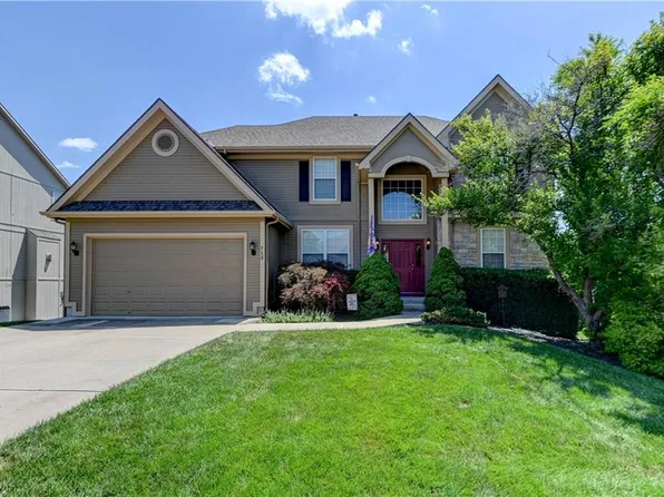 713 Rock Creek Dr, Lansing, KS 66043