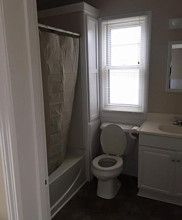 5th image of 309 W Main St