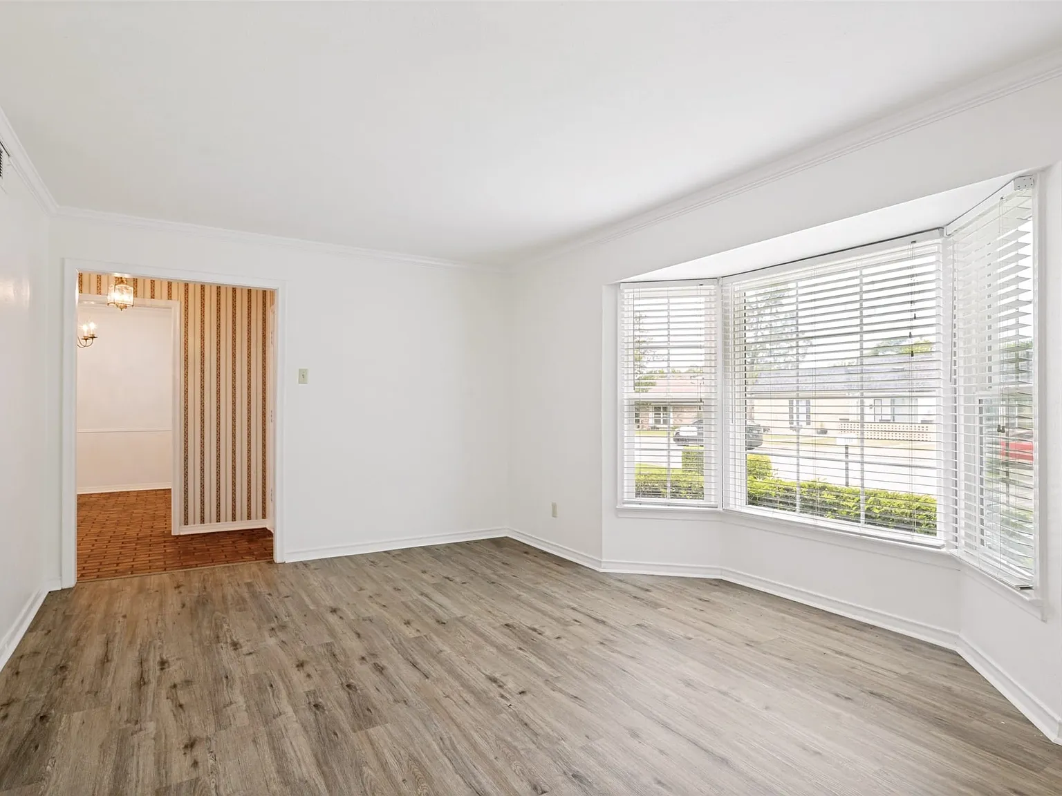 3 bed, 2.0 bath, 1675 sqft, $2,250 — Photo 2