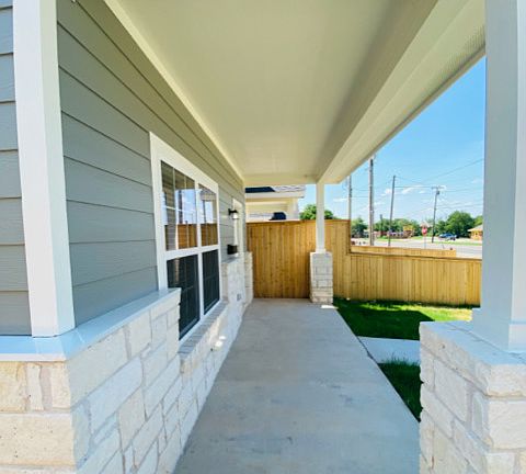 3rd image of 716 S Main St #716