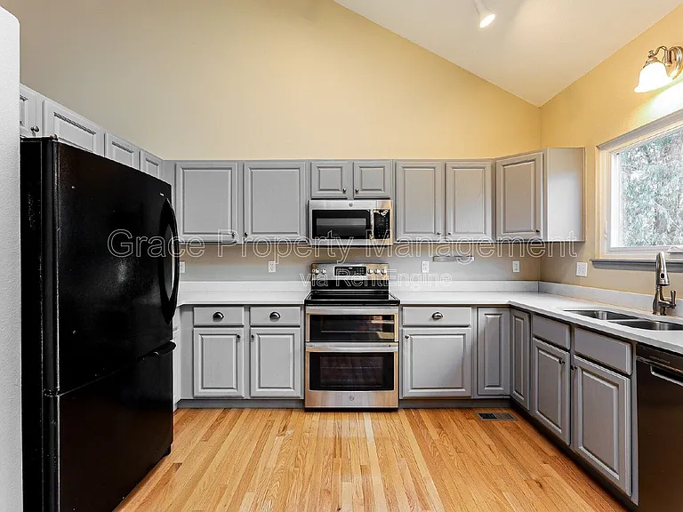 2329 Alpha Ct — Photo 8