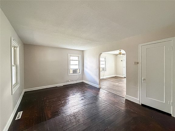 3rd image of 2195 E Decatur St