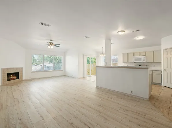 8424 Horse Whisper Ln, Fort Worth, TX 76131