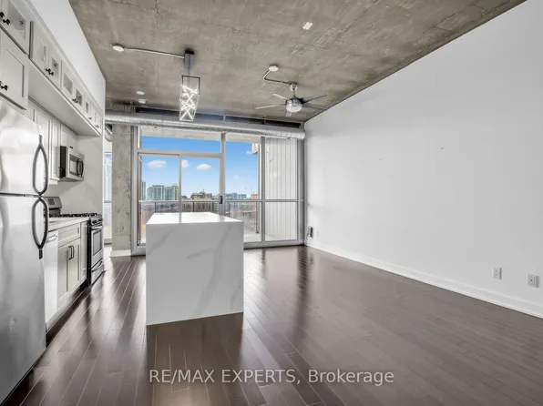 60 Bathurst St Unit 902, Toronto, ON M5V 2P4