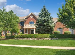 2 Turnbury Ct, Hawthorn Woods, IL 60047