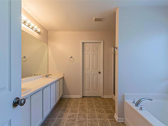 4th image of 3145 White Tail Ln