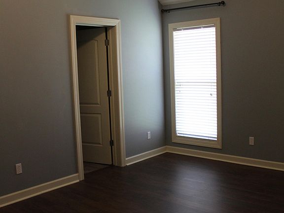 4th image of 35 Shaded Brook Ln