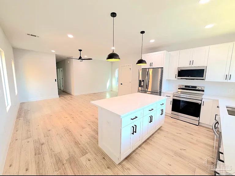 309 N Pace Blvd #B — Photo 23