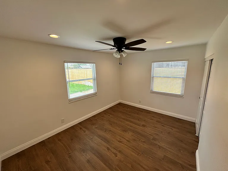 4745 Merrill Ave — Photo 14