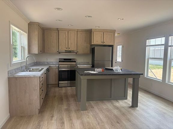 2nd image of 200 Rosewood Ct