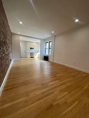 Rented by PMG Real Estate  | media 12