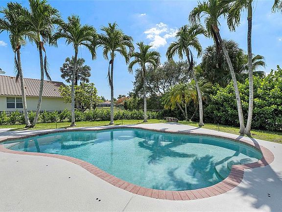 3rd image of 410 Sabal Way