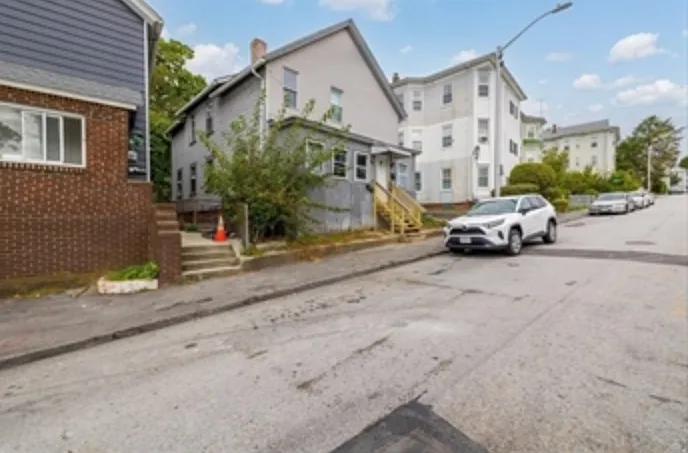 54 Esther St #2