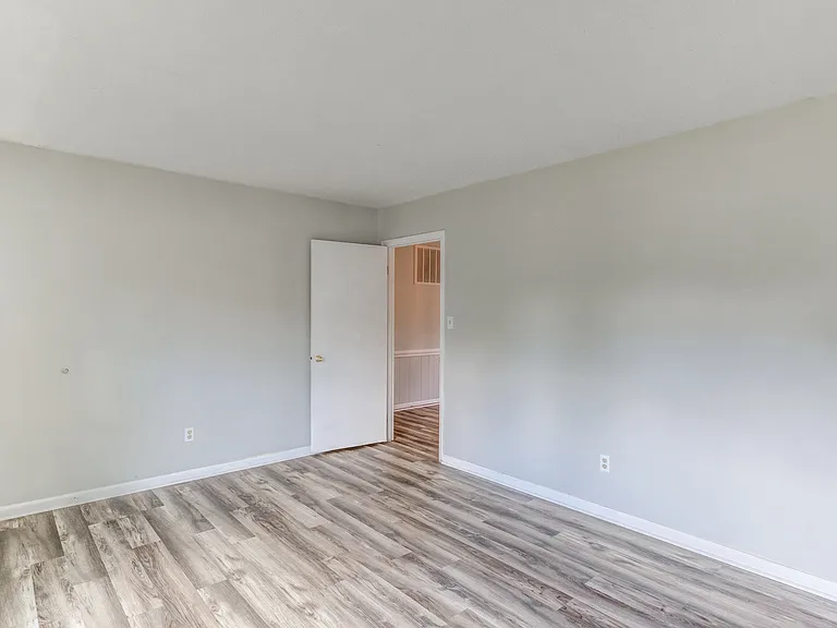 4505 Castlebar Dr — Photo 6