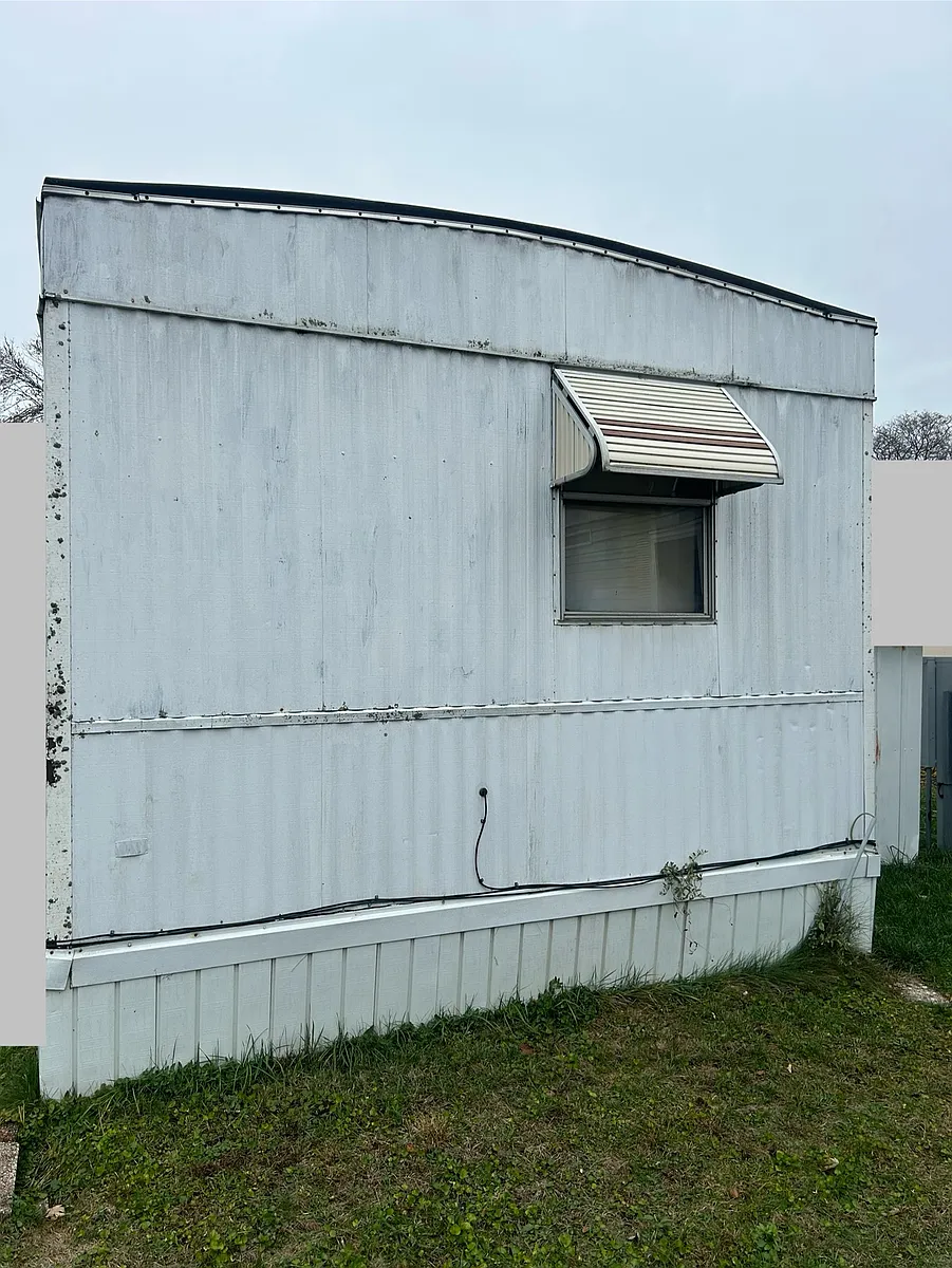 Building Photo - 1000 S 108th St #B13