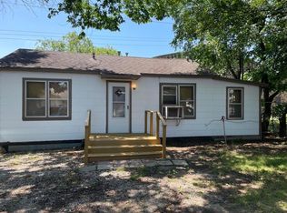 515 1/2 E Cherry St, Cushing, OK 74023