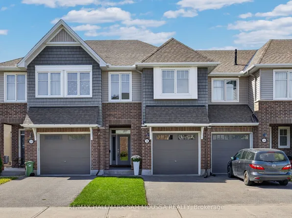 136 Lavatera St, Ottawa, ON K1T 0R8