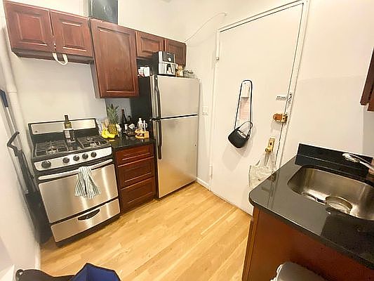 5th image of 190 Bleecker St APT 18