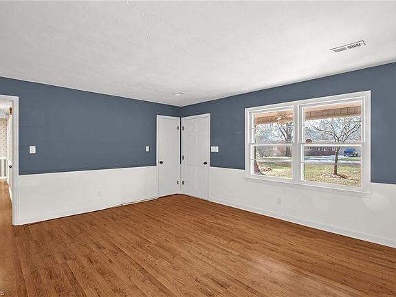 3rd image of 2521 N Berry St