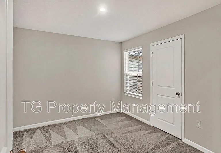 5958 Creekside Crossing Dr — Photo 9