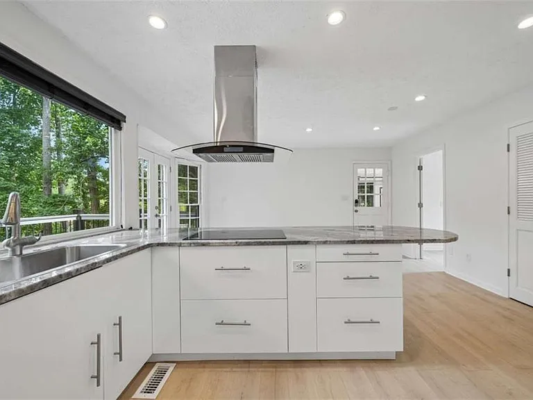 5132 Willow Point Pkwy — Photo 8