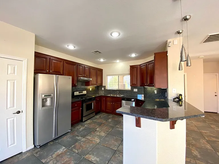 2324 Cockatoo Dr — Photo 3