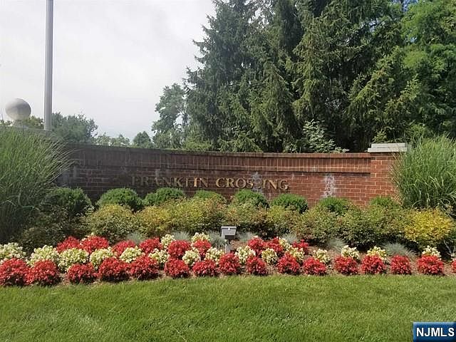 1st image of 1059 Chedworth Cir #1059
