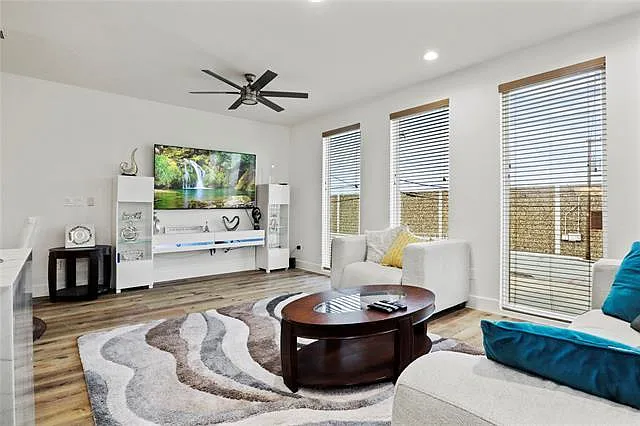 183 S Prairie Ave — Photo 30