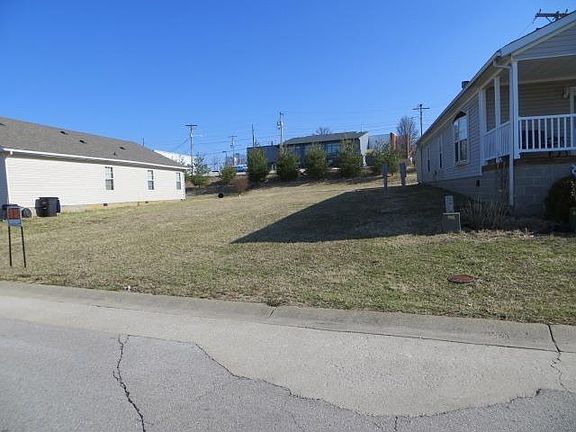 2nd image of 104 Hillview Ct