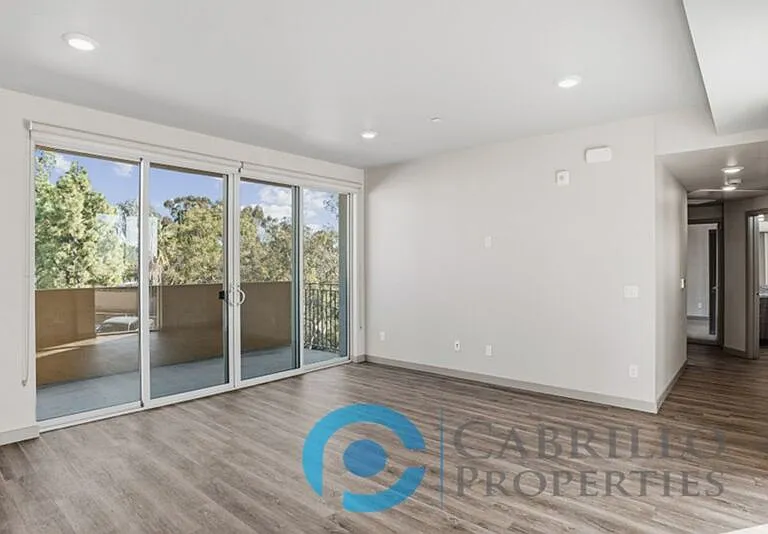 3093 Broadway #402 — Photo 1
