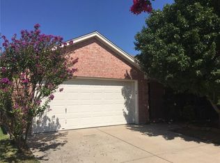 916 Churchhill Dr, Saginaw, TX 76131