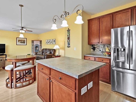 3rd image of 141 Leadville Ln