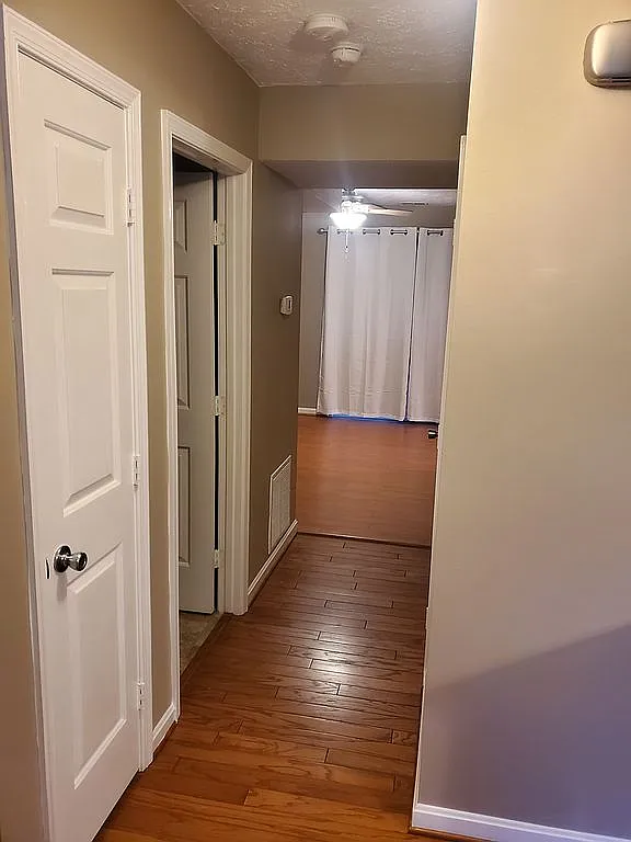 4245 Mockingbird Cir photo 1