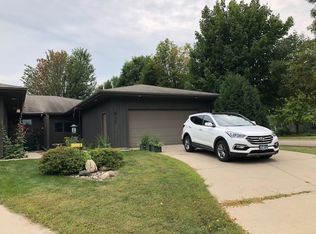 611 Gill Ln, Northfield, MN 55057