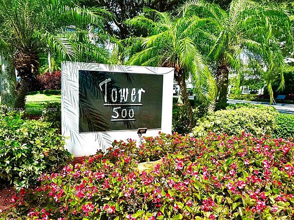 2nd image of 3530 Mystic Pointe Dr APT 2108