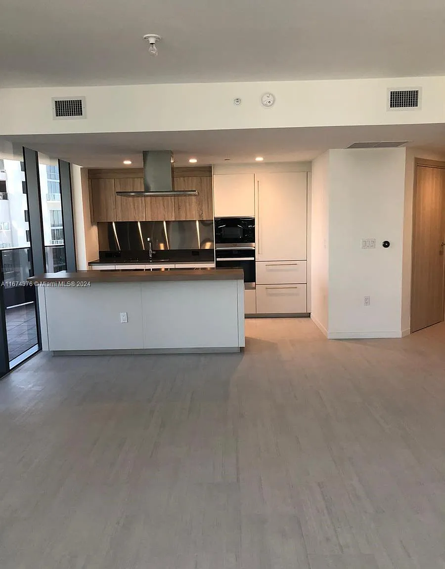 2 bed, 1446 sqft, $8,400 — Photo 2