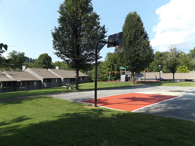 Deer Run Apartments — Photo 21