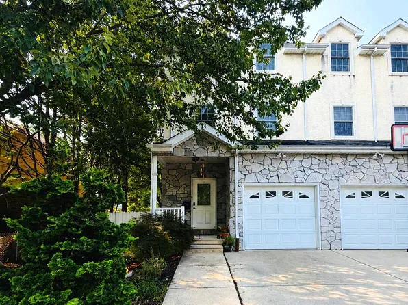 492 Harmon Rd, Philadelphia, PA 19128