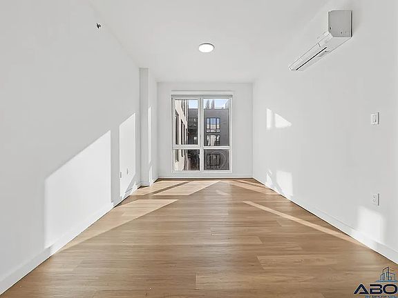 3rd image of 100 Lenox Rd APT 6I