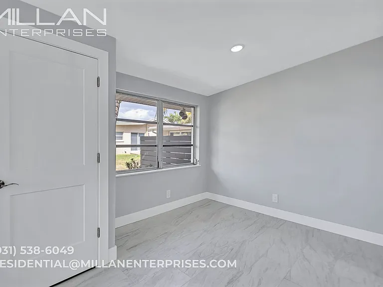 325 Capri Boulevard — Photo 8